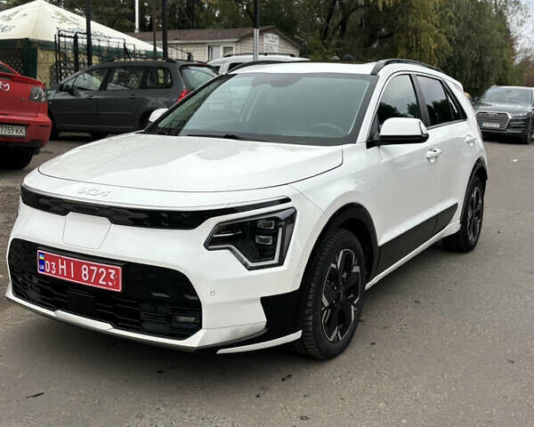 Киа Niro 2023 в Черкассах на Automoto.ua Белый Киа Niro, объемом двигателя 0 л и пробегом 81 тыс. км за 27400 $, фото 2 на Automoto.ua