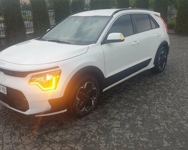 Білий Кіа Niro, об'ємом двигуна 0 л та пробігом 31 тис. км за 23500 $, фото 5 на Automoto.ua