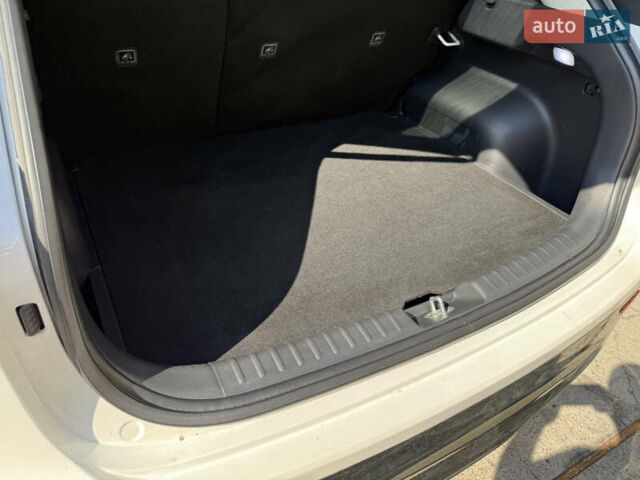 Киа Niro 2023 в Умани на Automoto.ua Белый Киа Niro, объемом двигателя 0 л и пробегом 83 тыс. км за 24600 $, фото 21 на Automoto.ua