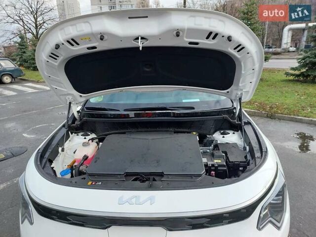 Білий Кіа Niro, об'ємом двигуна 0 л та пробігом 17 тис. км за 32000 $, фото 22 на Automoto.ua