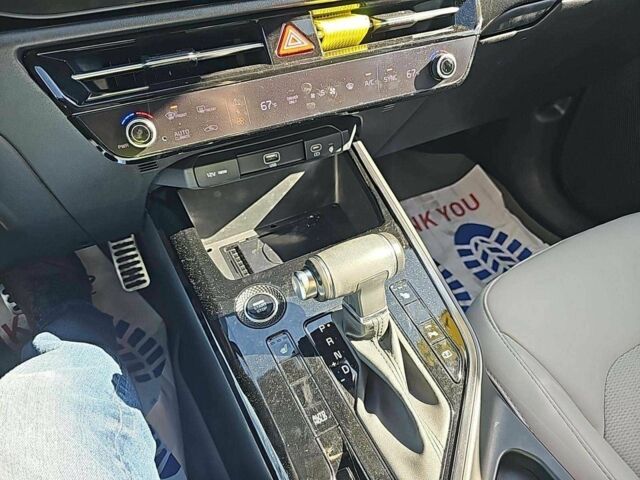 Белый Киа Niro, объемом двигателя 0 л и пробегом 12 тыс. км за 12000 $, фото 4 на Automoto.ua