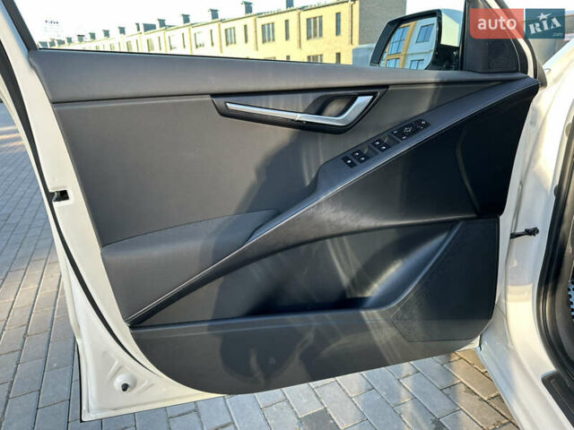 Білий Кіа Niro, об'ємом двигуна 0 л та пробігом 5 тис. км за 27980 $, фото 44 на Automoto.ua