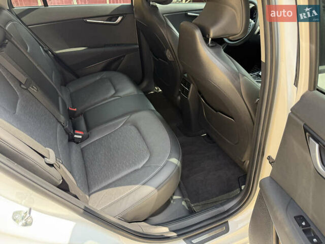 Киа Niro 2023 в Умани на Automoto.ua Белый Киа Niro, объемом двигателя 0 л и пробегом 83 тыс. км за 24600 $, фото 28 на Automoto.ua