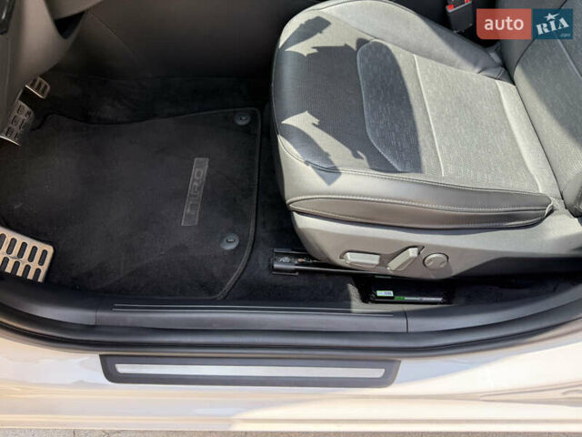 Киа Niro 2023 в Умани на Automoto.ua Белый Киа Niro, объемом двигателя 0 л и пробегом 83 тыс. км за 24600 $, фото 38 на Automoto.ua