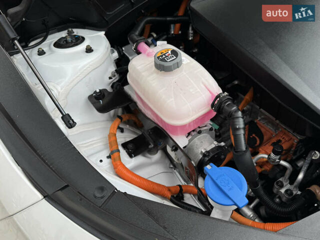 Білий Кіа Niro, об'ємом двигуна 0 л та пробігом 85 тис. км за 26899 $, фото 186 на Automoto.ua