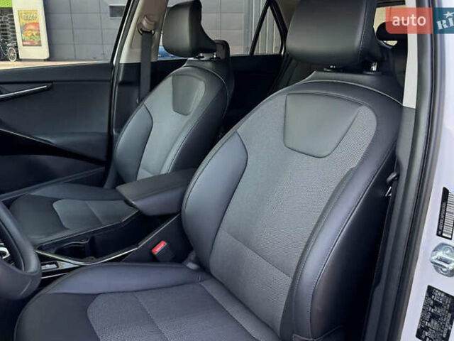 Білий Кіа Niro, об'ємом двигуна 0 л та пробігом 27 тис. км за 18700 $, фото 20 на Automoto.ua