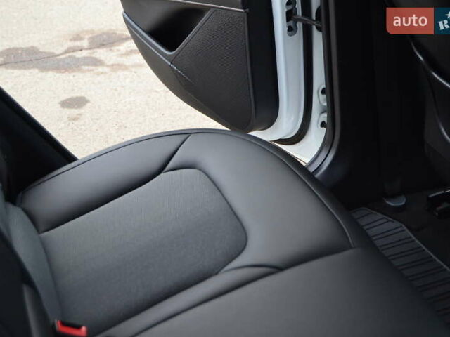 Белый Киа Niro, объемом двигателя 0 л и пробегом 33 тыс. км за 27999 $, фото 101 на Automoto.ua