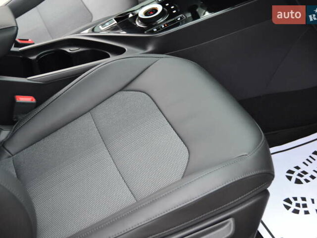 Белый Киа Niro, объемом двигателя 0 л и пробегом 33 тыс. км за 27999 $, фото 104 на Automoto.ua