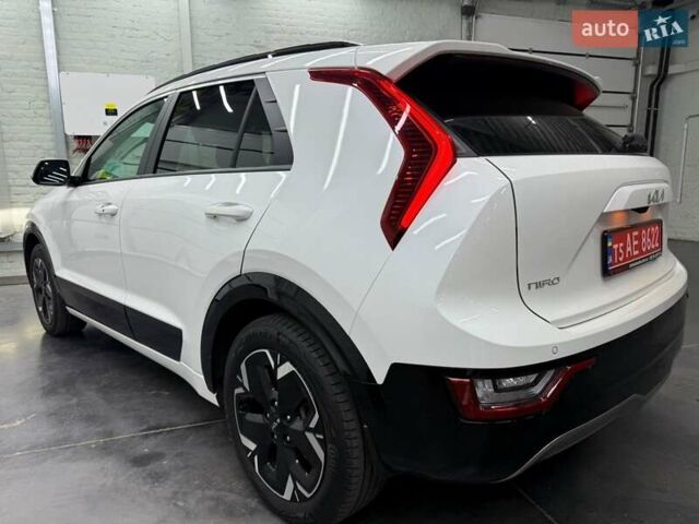 Белый Киа Niro, объемом двигателя 0 л и пробегом 44 тыс. км за 29759 $, фото 3 на Automoto.ua