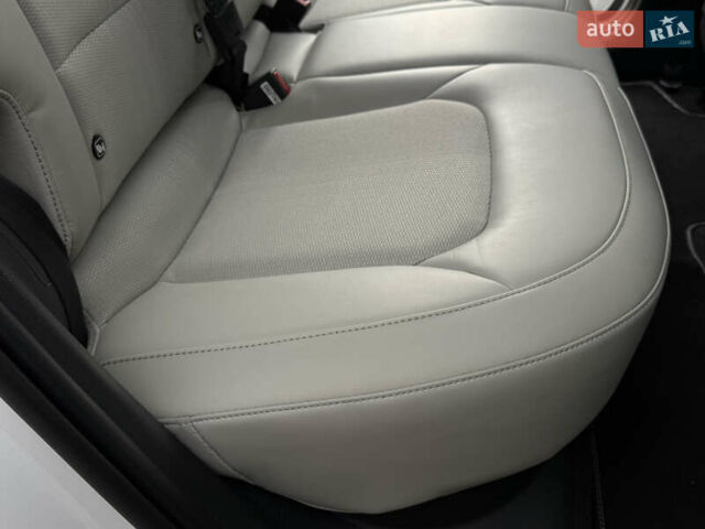 Білий Кіа Niro, об'ємом двигуна 0 л та пробігом 85 тис. км за 26899 $, фото 176 на Automoto.ua