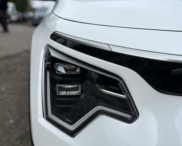 Киа Niro 2023 в Черкассах на Automoto.ua Белый Киа Niro, объемом двигателя 0 л и пробегом 81 тыс. км за 27400 $, фото 6 на Automoto.ua