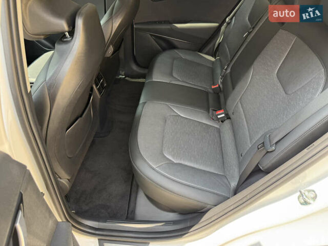 Киа Niro 2023 в Умани на Automoto.ua Белый Киа Niro, объемом двигателя 0 л и пробегом 83 тыс. км за 24600 $, фото 44 на Automoto.ua