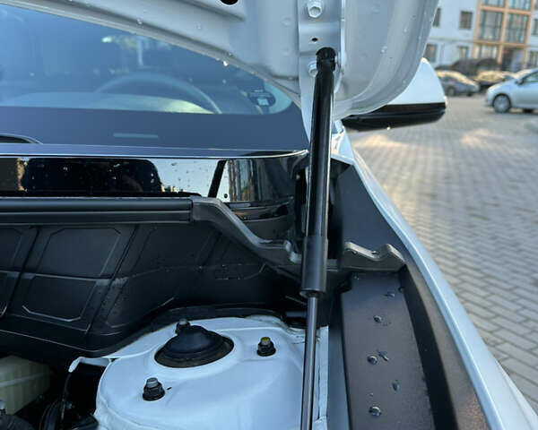 Білий Кіа Niro, об'ємом двигуна 0 л та пробігом 5 тис. км за 27980 $, фото 42 на Automoto.ua