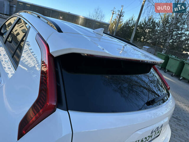 Білий Кіа Niro, об'ємом двигуна 0 л та пробігом 5 тис. км за 27980 $, фото 18 на Automoto.ua
