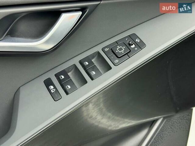 Белый Киа Niro, объемом двигателя 0 л и пробегом 44 тыс. км за 29759 $, фото 14 на Automoto.ua