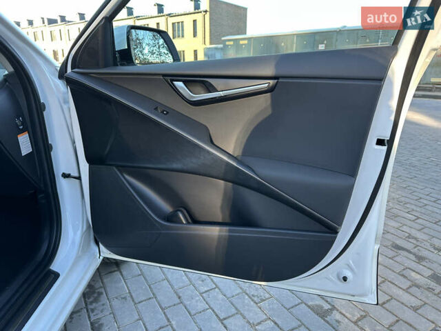 Білий Кіа Niro, об'ємом двигуна 0 л та пробігом 5 тис. км за 27980 $, фото 54 на Automoto.ua