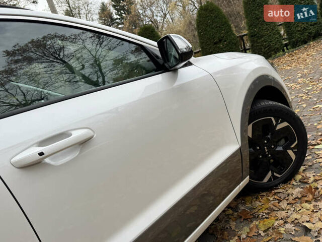 Білий Кіа Niro, об'ємом двигуна 0 л та пробігом 85 тис. км за 26899 $, фото 72 на Automoto.ua