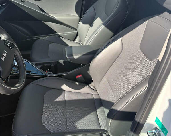 Белый Киа Niro, объемом двигателя 0 л и пробегом 28 тыс. км за 20499 $, фото 16 на Automoto.ua
