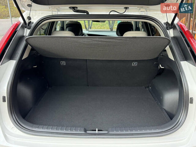 Білий Кіа Niro, об'ємом двигуна 0 л та пробігом 85 тис. км за 26899 $, фото 182 на Automoto.ua