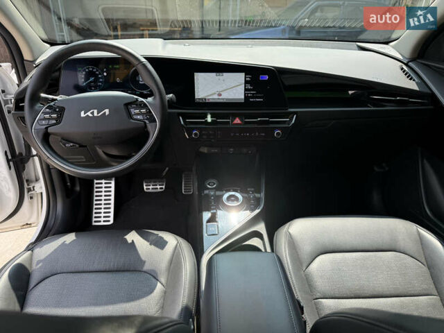 Киа Niro 2023 в Умани на Automoto.ua Белый Киа Niro, объемом двигателя 0 л и пробегом 83 тыс. км за 24600 $, фото 42 на Automoto.ua