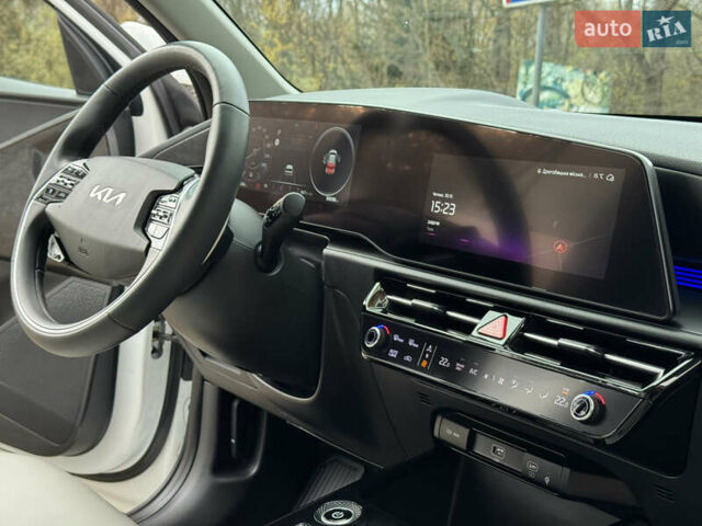 Білий Кіа Niro, об'ємом двигуна 0 л та пробігом 85 тис. км за 26899 $, фото 155 на Automoto.ua