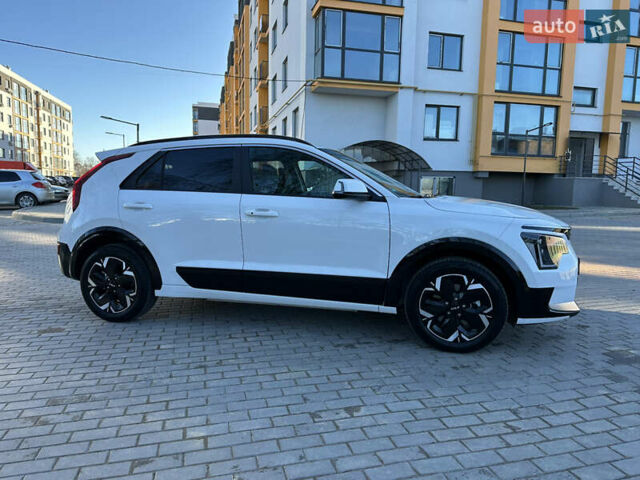 Білий Кіа Niro, об'ємом двигуна 0 л та пробігом 5 тис. км за 27980 $, фото 6 на Automoto.ua