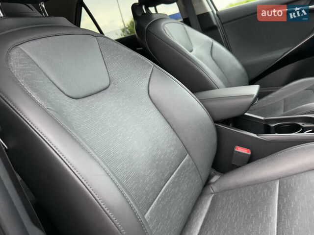 Киа Niro 2023 в Дрогобыче на Automoto.ua Белый Киа Niro, объемом двигателя 0 л и пробегом 57 тыс. км за 23850 $, фото 78 на Automoto.ua