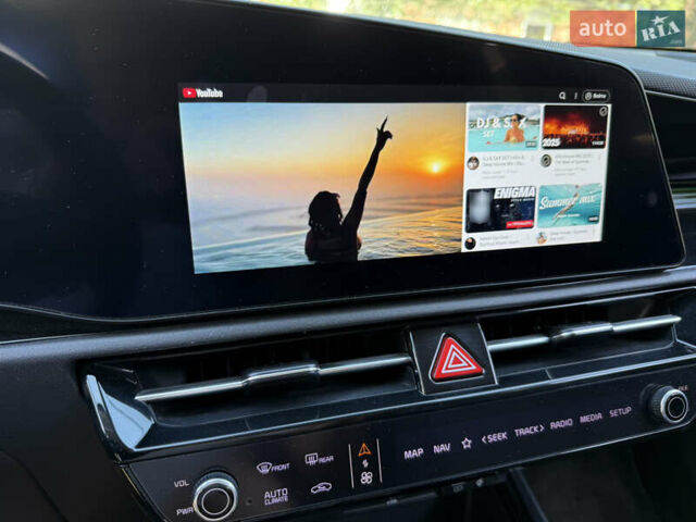 Киа Niro 2023 в Умани на Automoto.ua Белый Киа Niro, объемом двигателя 0 л и пробегом 83 тыс. км за 24600 $, фото 73 на Automoto.ua