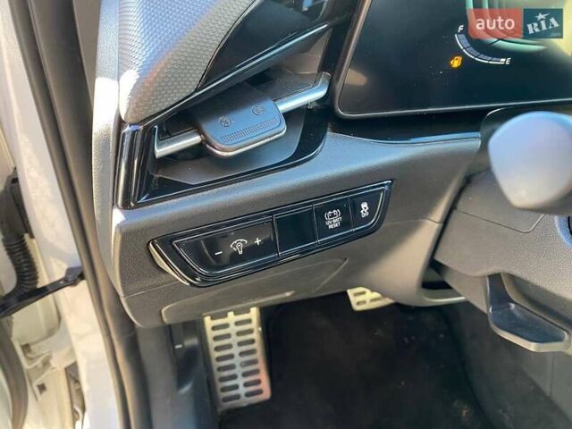 Білий Кіа Niro, об'ємом двигуна 1.6 л та пробігом 19 тис. км за 22900 $, фото 12 на Automoto.ua