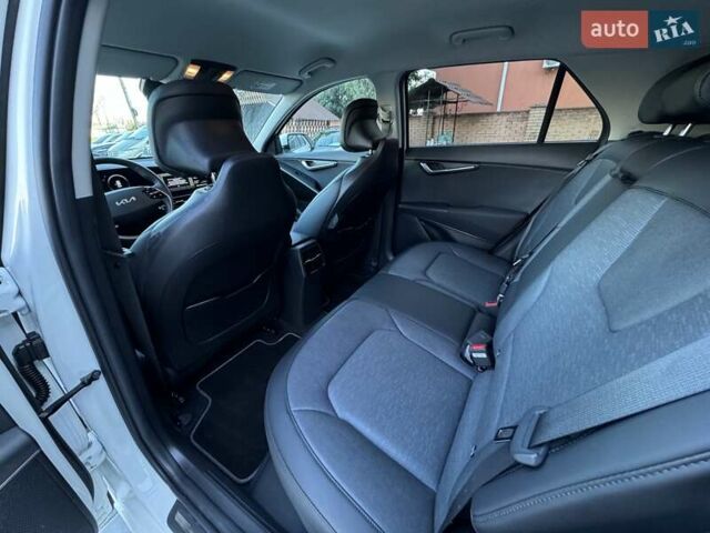 Белый Киа Niro, объемом двигателя 0 л и пробегом 6 тыс. км за 26800 $, фото 2 на Automoto.ua