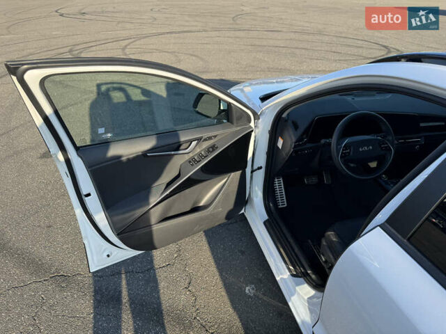 Белый Киа Niro, объемом двигателя 1.58 л и пробегом 15 тыс. км за 27800 $, фото 1 на Automoto.ua