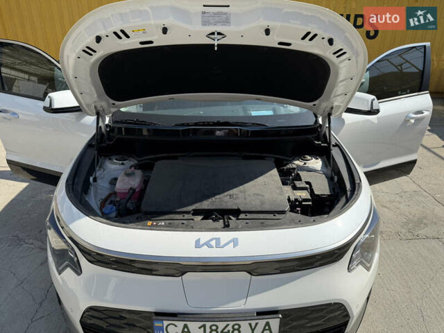 Киа Niro 2023 в Умани на Automoto.ua Белый Киа Niro, объемом двигателя 0 л и пробегом 83 тыс. км за 24600 $, фото 20 на Automoto.ua