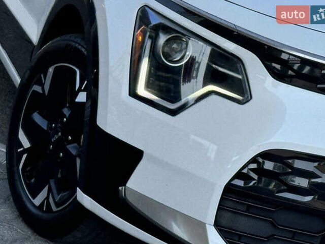 Білий Кіа Niro, об'ємом двигуна 0 л та пробігом 27 тис. км за 18700 $, фото 5 на Automoto.ua