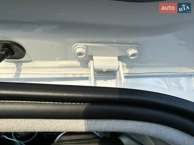 Білий Кіа Niro, об'ємом двигуна 0 л та пробігом 5 тис. км за 27980 $, фото 32 на Automoto.ua