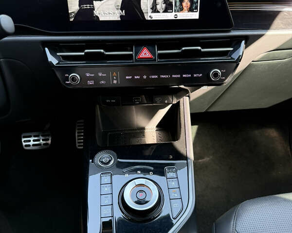 Киа Niro 2023 в Умани на Automoto.ua Белый Киа Niro, объемом двигателя 0 л и пробегом 83 тыс. км за 24600 $, фото 75 на Automoto.ua