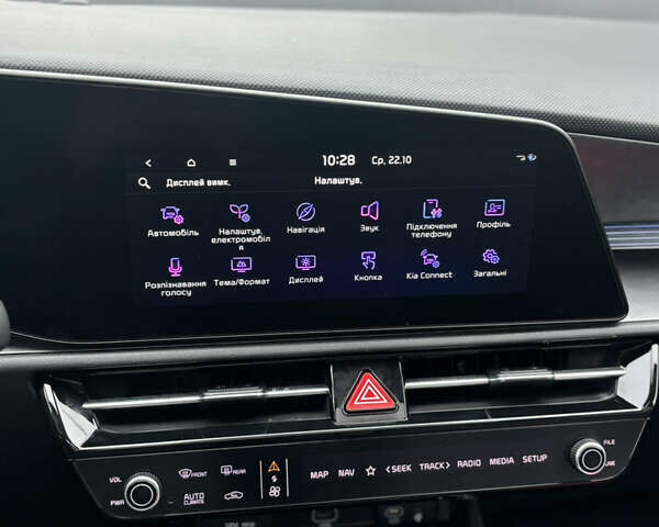 Киа Niro 2023 в Черкассах на Automoto.ua Белый Киа Niro, объемом двигателя 0 л и пробегом 81 тыс. км за 27400 $, фото 17 на Automoto.ua