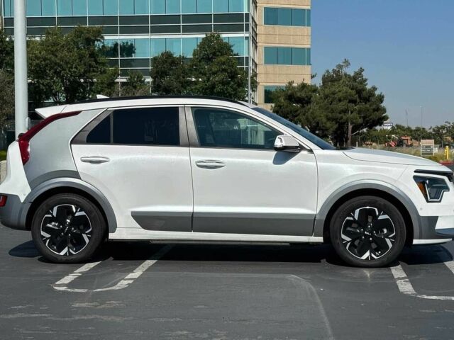 Белый Киа Niro, объемом двигателя 0 л и пробегом 20 тыс. км за 16900 $, фото 2 на Automoto.ua