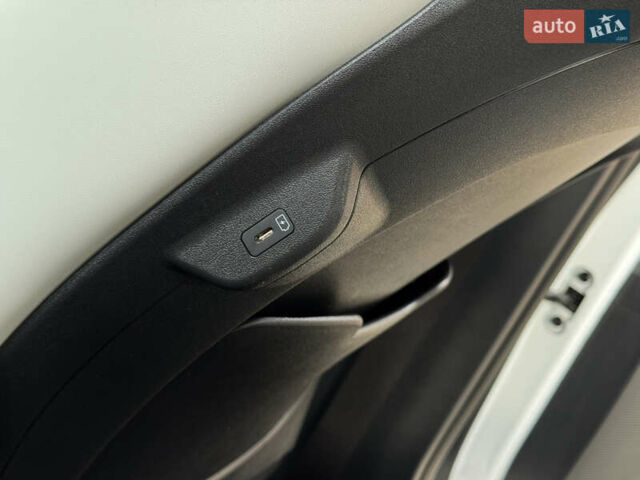 Білий Кіа Niro, об'ємом двигуна 0 л та пробігом 85 тис. км за 26899 $, фото 169 на Automoto.ua