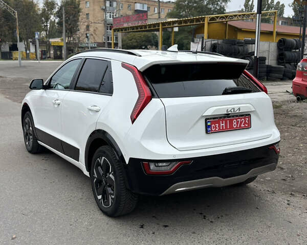 Киа Niro 2023 в Черкассах на Automoto.ua Белый Киа Niro, объемом двигателя 0 л и пробегом 81 тыс. км за 27400 $, фото 3 на Automoto.ua