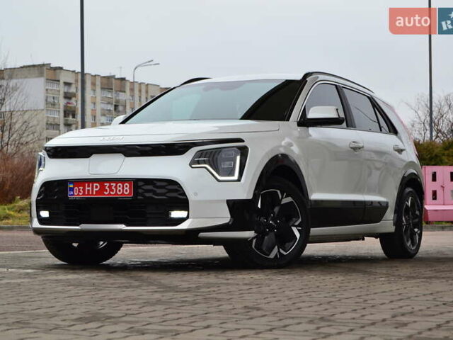 Белый Киа Niro, объемом двигателя 0 л и пробегом 33 тыс. км за 27999 $, фото 3 на Automoto.ua