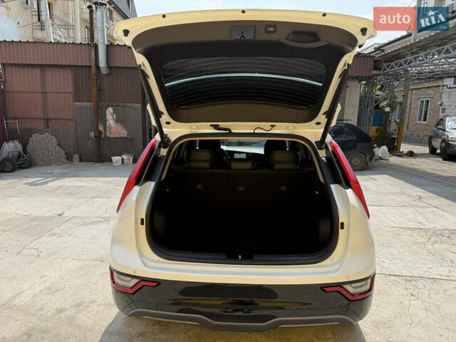 Киа Niro 2023 в Умани на Automoto.ua Белый Киа Niro, объемом двигателя 0 л и пробегом 83 тыс. км за 24600 $, фото 26 на Automoto.ua