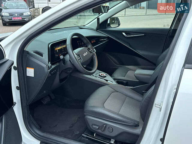 Білий Кіа Niro, об'ємом двигуна 0 л та пробігом 49 тис. км за 21500 $, фото 26 на Automoto.ua