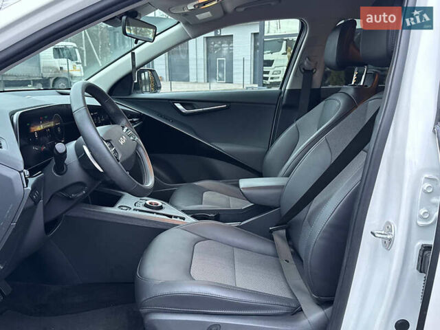 Білий Кіа Niro, об'ємом двигуна 0 л та пробігом 49 тис. км за 21500 $, фото 25 на Automoto.ua