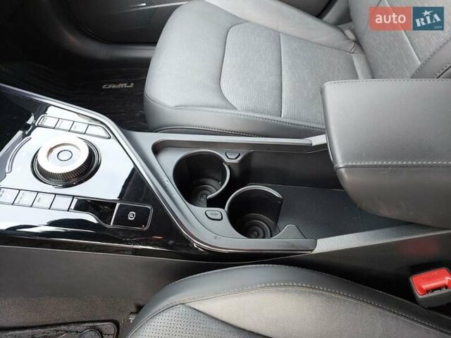 Білий Кіа Niro, об'ємом двигуна 0 л та пробігом 17 тис. км за 32000 $, фото 15 на Automoto.ua