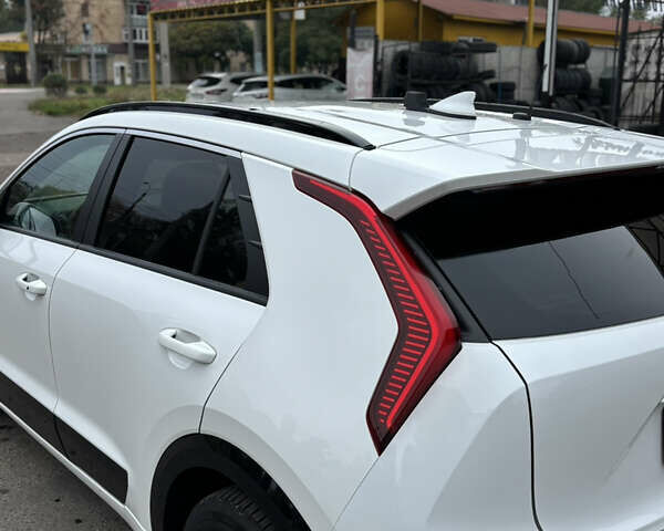 Киа Niro 2023 в Черкассах на Automoto.ua Белый Киа Niro, объемом двигателя 0 л и пробегом 81 тыс. км за 27400 $, фото 7 на Automoto.ua