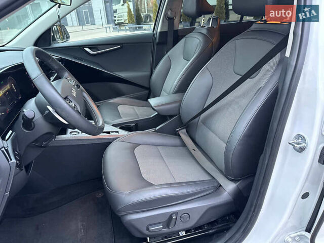 Білий Кіа Niro, об'ємом двигуна 0 л та пробігом 49 тис. км за 21500 $, фото 24 на Automoto.ua