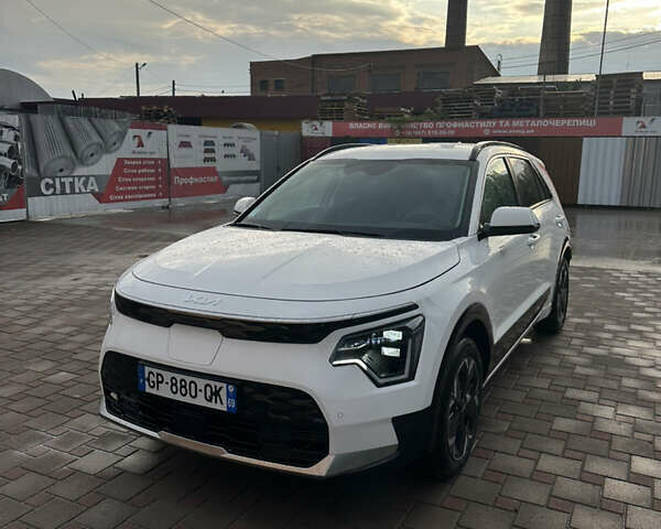 Кіа Niro 2023 у Києві на Automoto.ua Білий Кіа Niro, об'ємом двигуна 0 л та пробігом 1 тис. км за 27999 $, фото 2 на Automoto.ua