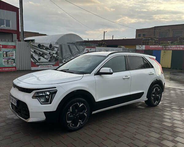 Кіа Niro 2023 у Києві на Automoto.ua Білий Кіа Niro, об'ємом двигуна 0 л та пробігом 1 тис. км за 27999 $, фото 3 на Automoto.ua
