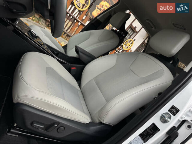 Білий Кіа Niro, об'ємом двигуна 0 л та пробігом 85 тис. км за 26899 $, фото 109 на Automoto.ua
