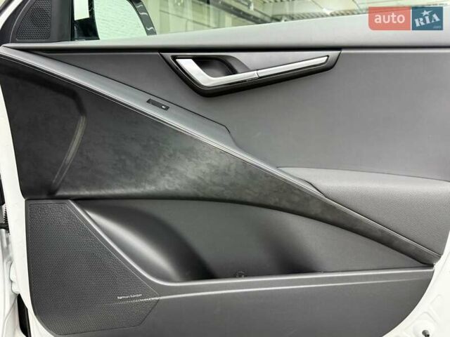 Белый Киа Niro, объемом двигателя 0 л и пробегом 44 тыс. км за 29759 $, фото 23 на Automoto.ua